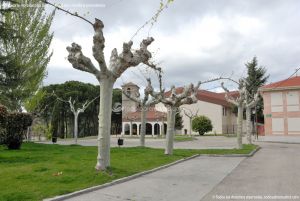 Foto Plaza de la Iglesia de Aldea del Fresno 3