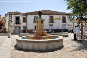 Foto Fuente Plaza de la Constitución en Buitrago del Lozoya 3
