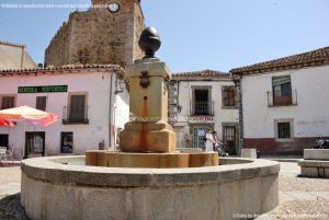 Foto Fuente Plaza de la Constitución en Buitrago del Lozoya 4