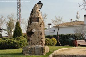 Foto Escultura homenaje en Colmenar del Arroyo 2