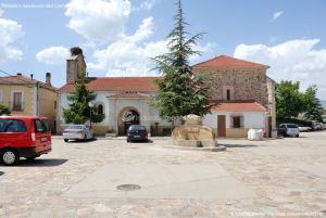 Foto Plaza de la Iglesia de Pinilla de Buitrago 7