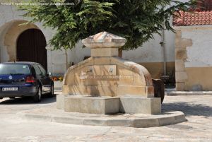 Foto Fuente Plaza de la Iglesia en Pinilla de Buitrago 1