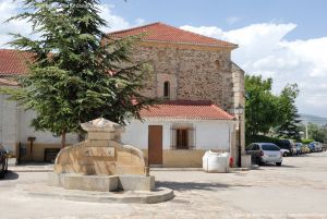 Foto Fuente Plaza de la Iglesia en Pinilla de Buitrago 3