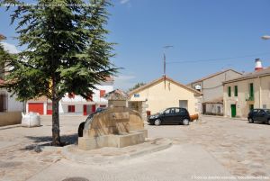 Foto Fuente Plaza de la Iglesia en Pinilla de Buitrago 6