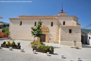 Foto Plaza de la Iglesia de Lozoya 1