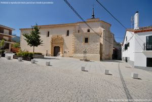 Foto Plaza de la Iglesia de Lozoya 2