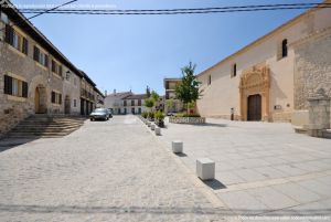 Foto Plaza de la Iglesia de Lozoya 5