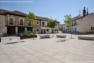 Foto Plaza de la Iglesia de Lozoya 9