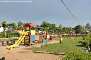 Foto Parque infantil en Navalafuente 2