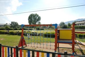 Foto Parque infantil en Navalafuente 4