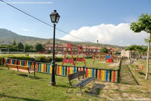 Foto Parque infantil en Navalafuente 6