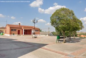 Foto Plaza de la Iglesia de Ribatejada 2