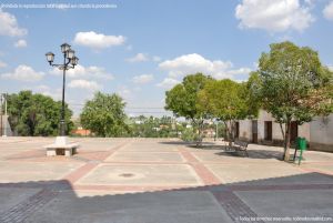 Foto Plaza de la Iglesia de Ribatejada 3