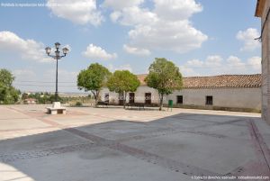 Foto Plaza de la Iglesia de Ribatejada 4