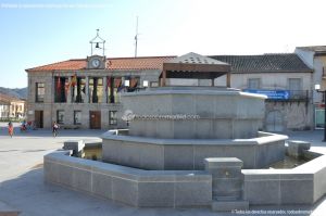 Foto Fuente Plaza de España en Robledo de Chavela 2