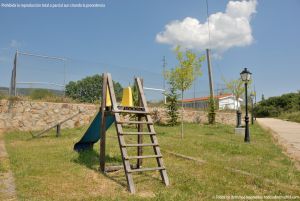 Foto Parque infantil en Robregordo 3