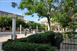 Foto Plaza de la Constitución de Velilla de San Antonio 3