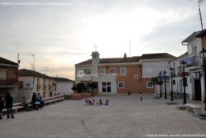 Foto Plaza de la Constitución de Villanueva de Perales 14