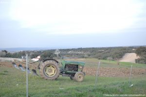 Foto Tractores antiguos en Villanueva de Perales 7