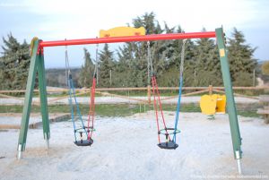 Foto Parque infantil en Villanueva de Perales 7