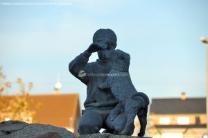 Foto Escultura Niño y Perro 3