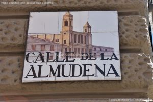 Foto Calle de la Almudena 1