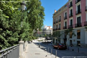 Foto Plaza de Oriente. Edificios que bordean la plaza 1