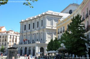 Foto Plaza de Oriente. Edificios que bordean la plaza 2