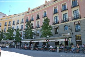 Foto Plaza de Oriente. Edificios que bordean la plaza 3