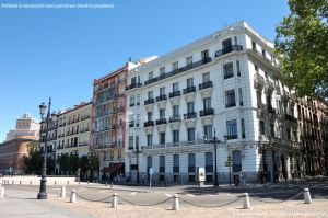 Foto Plaza de Oriente. Edificios que bordean la plaza 7