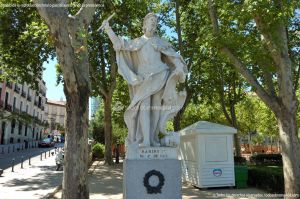 Foto Estatuas de los Reyes de España 1
