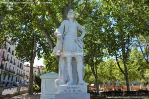 Foto Estatuas de los Reyes de España 2