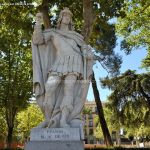 Foto Estatuas de los Reyes de España 6