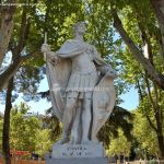Foto Estatuas de los Reyes de España 7