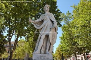 Foto Estatuas de los Reyes de España 9