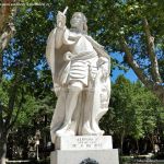 Foto Estatuas de los Reyes de España 14