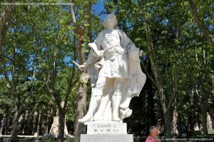 Foto Estatuas de los Reyes de España 17
