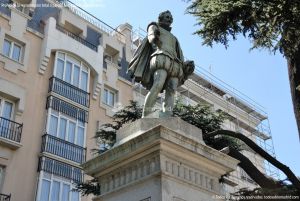 Foto Estatua de Miguel de Cervantes 8