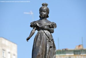 Foto Escultura Isabel II en Aranjuez 3