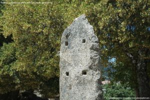 Foto Monolito de piedra Silla de Felipe II 6