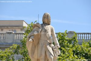 Foto Escultura a Su Majestad el Rey Don Fernando VI 3
