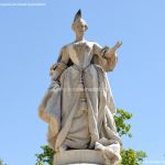 Foto Escultura a Su Majestad la Reina Doña Bárbara de Braganza 3