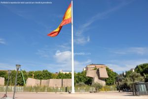 Foto Bandera de España en la Plaza de Colón 9