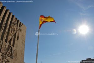 Foto Bandera de España en la Plaza de Colón 12