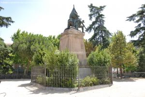 Foto Escultura al General Vara del Rey y Héroes de Caney 2