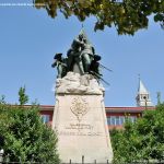 Foto Escultura al General Vara del Rey y Héroes de Caney 6