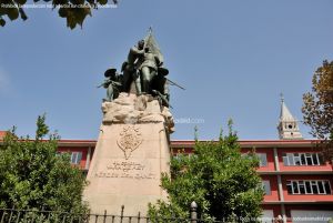 Foto Escultura al General Vara del Rey y Héroes de Caney 13