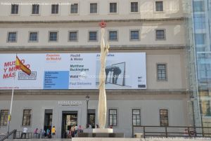 Foto Escultura Plaza del Museo Reina Sofía 5