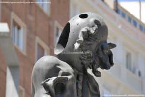 Foto Escultura en la Plaza de Dalí 3