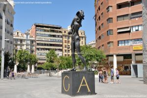 Foto Escultura en la Plaza de Dalí 4